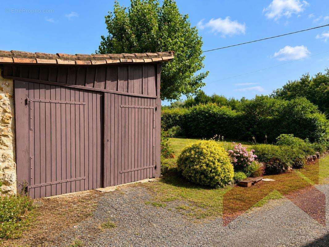 Maison à DOUVILLE