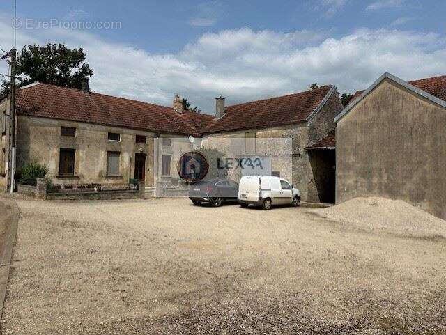 Maison à NESLE-ET-MASSOULT