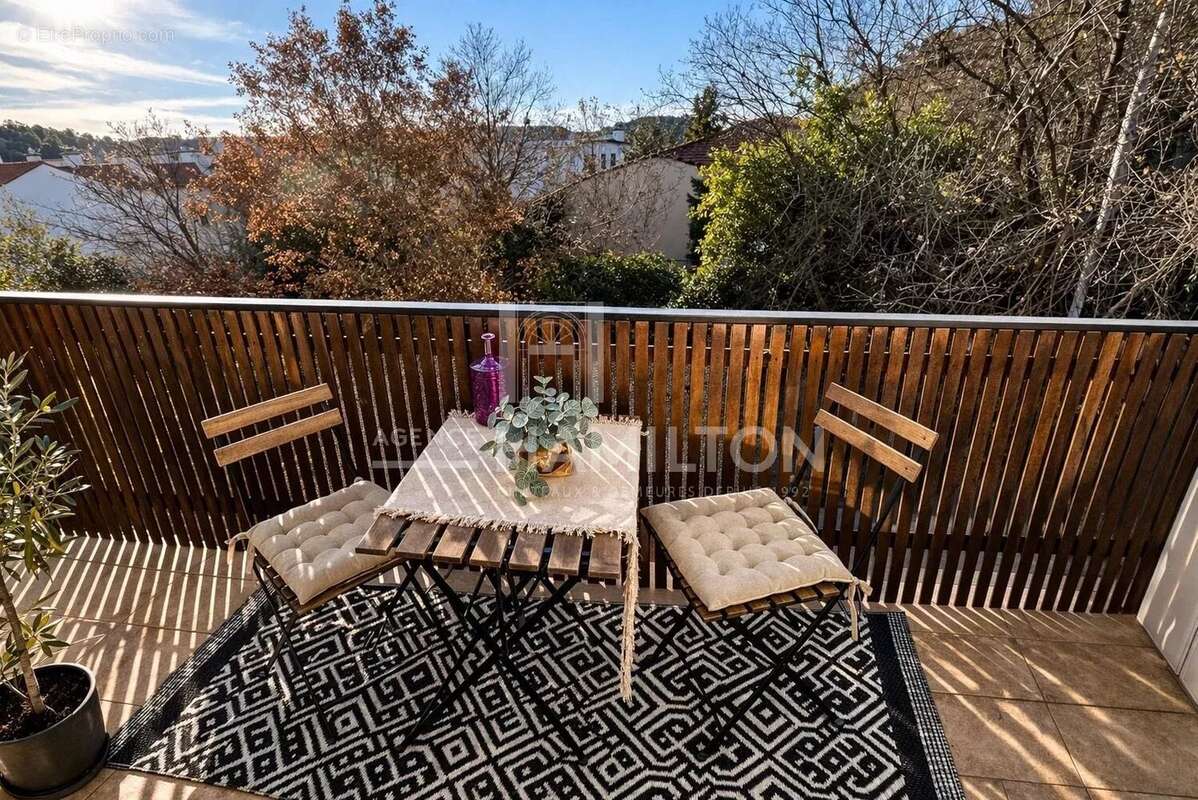 Appartement à VALBONNE