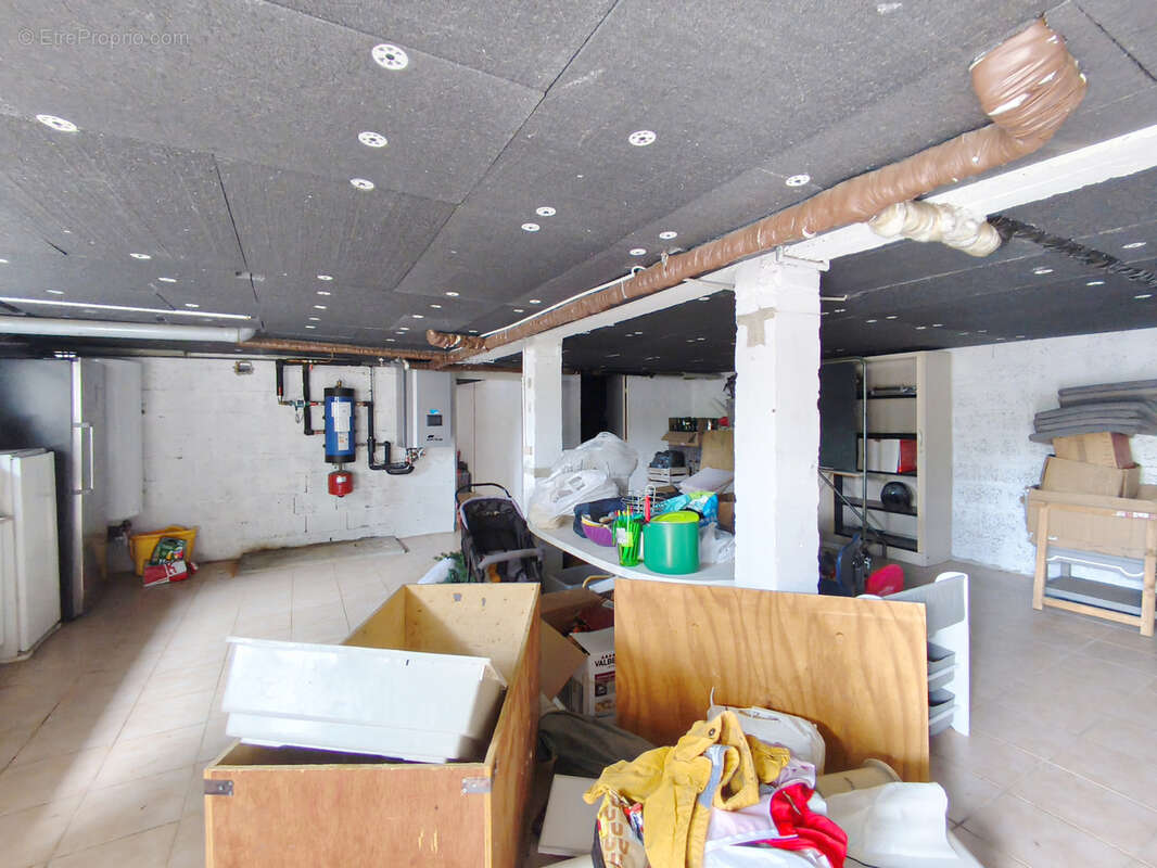 Maison renovee 4 chambres et double garage - photo 13