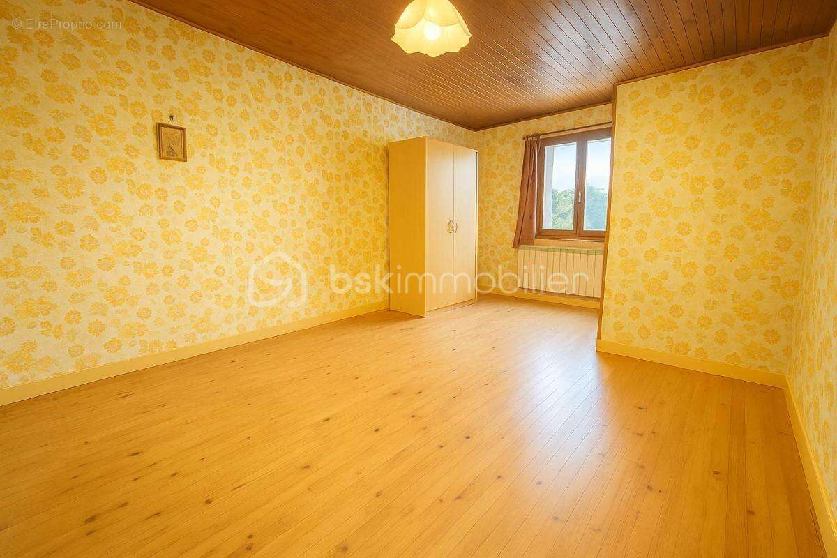 Maison à SAINT-HILAIRE-DU-ROSIER