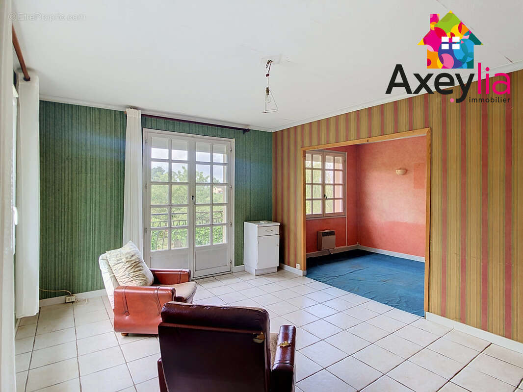 A vendre - a 5 min de charlieu - maison 4 ch avec garage et terrain - photo 2