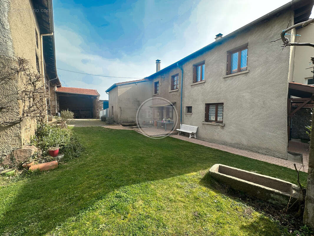 Maison à GREZIEU-LE-MARCHE