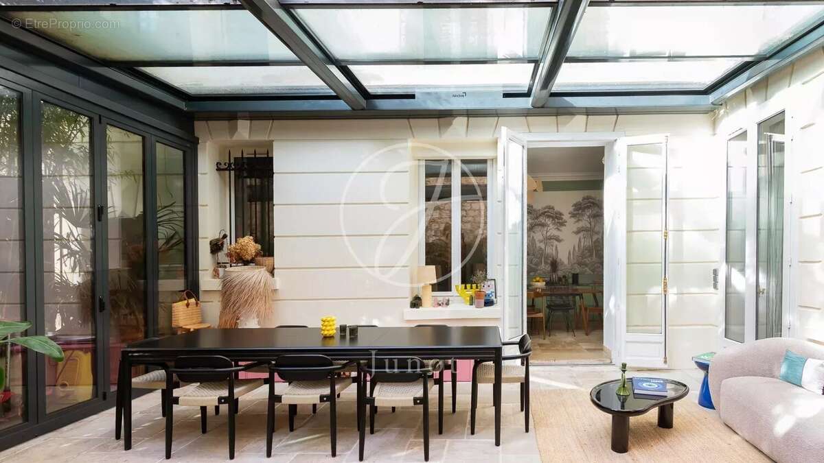 Appartement à PARIS-16E