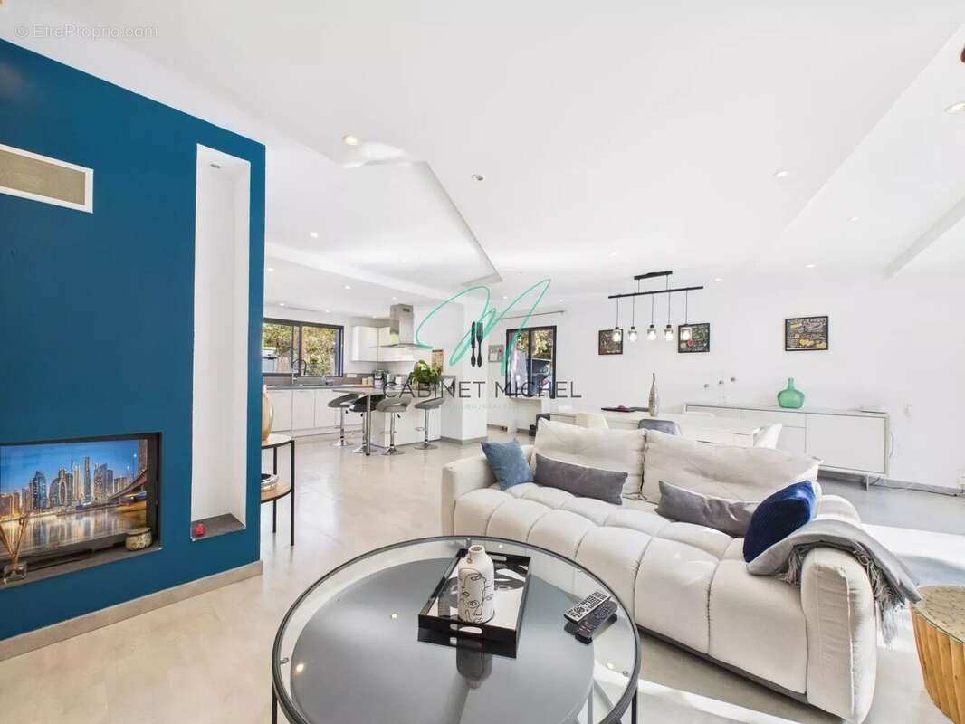 Maison à ROQUEFORT-LES-PINS