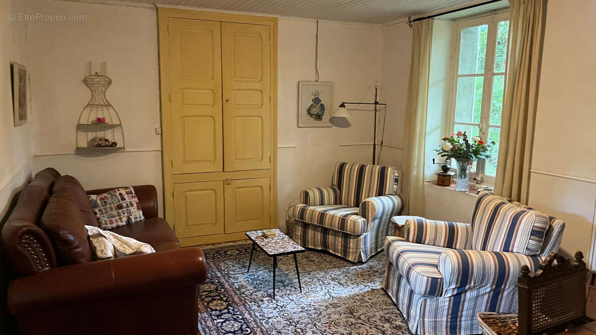 Maison à VICQ-EXEMPLET