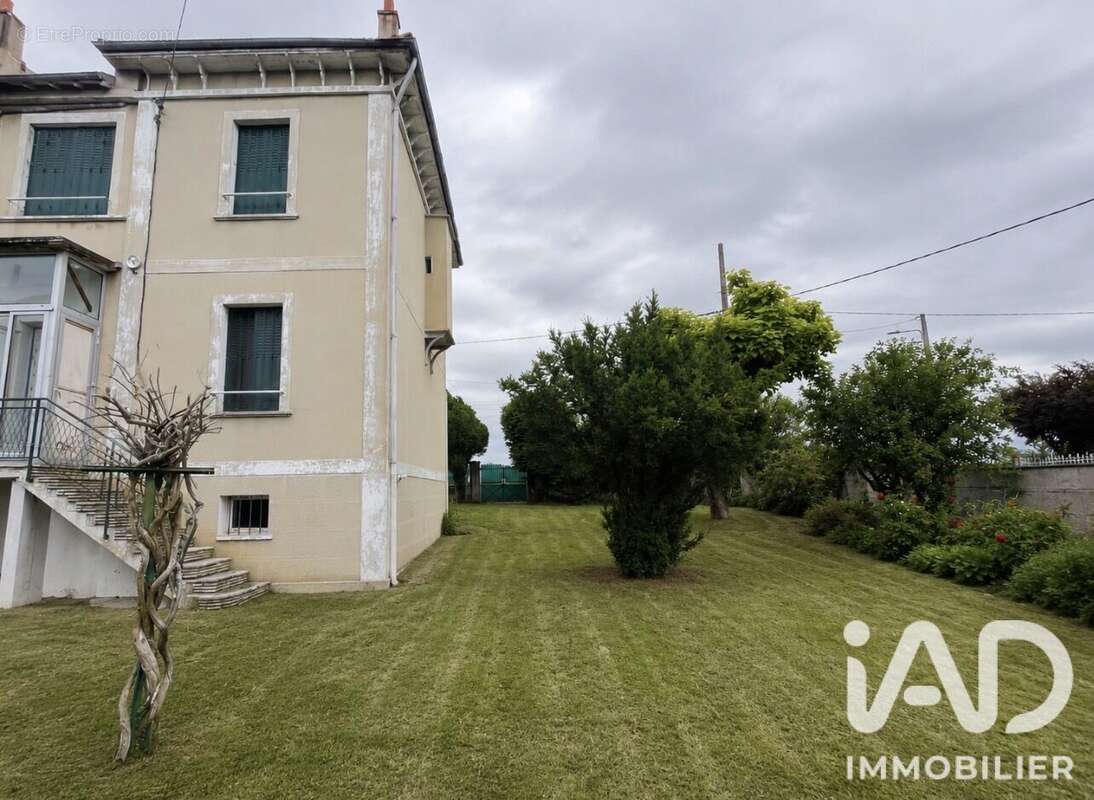 Maison 84 m² à Villeneuve-La-Guyard  - photo 2
