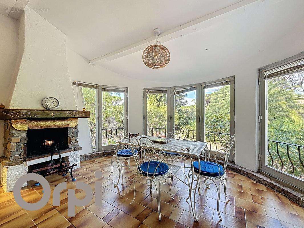 Maison à ROQUEBRUNE-SUR-ARGENS