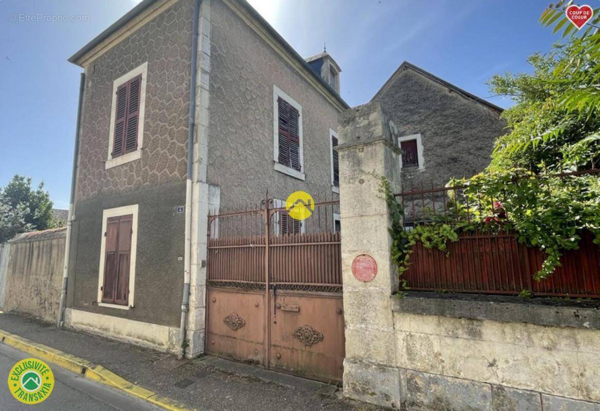 Maison à LIGNIERES