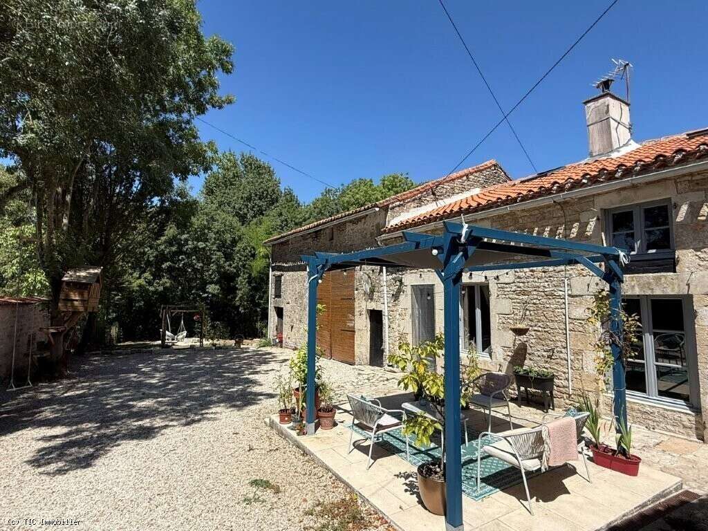 Charmante Maison En Pierres Avec Gîte En Activité, A Proximité De Mansle - photo 2