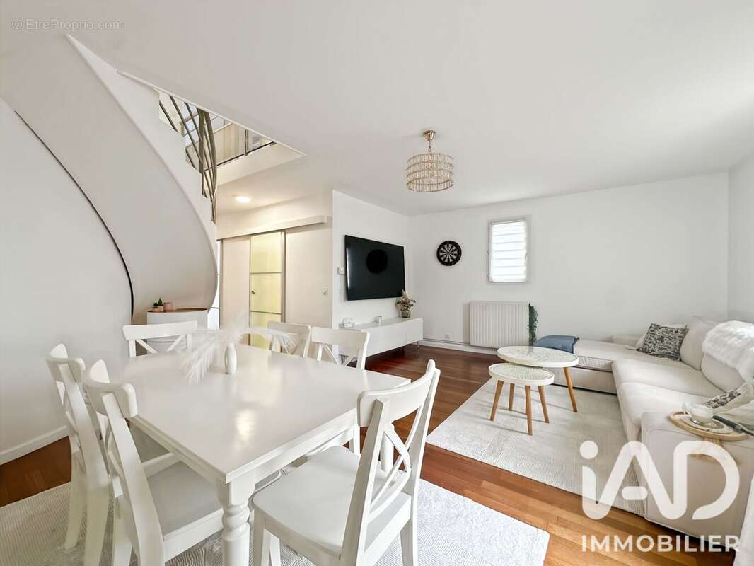 Photo 2 - Appartement à SAINTE-GENEVIEVE-DES-BOIS