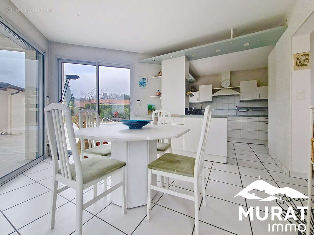 Maison 250 m² à Royat  - photo 4