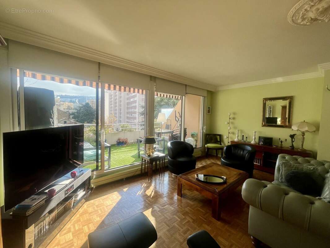 SEJOUR 32m² - Appartement à SAINT-ETIENNE