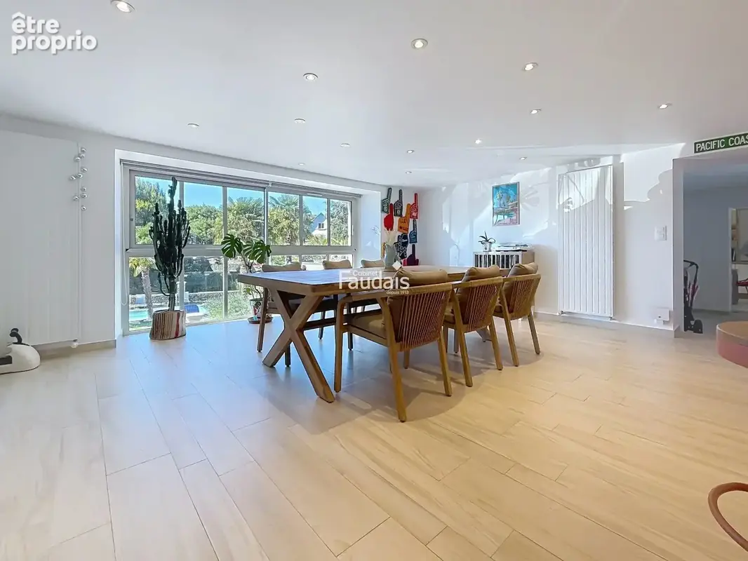 Maison 11 pièces 245 m² à vendre à Coutances (50200) - photo 4