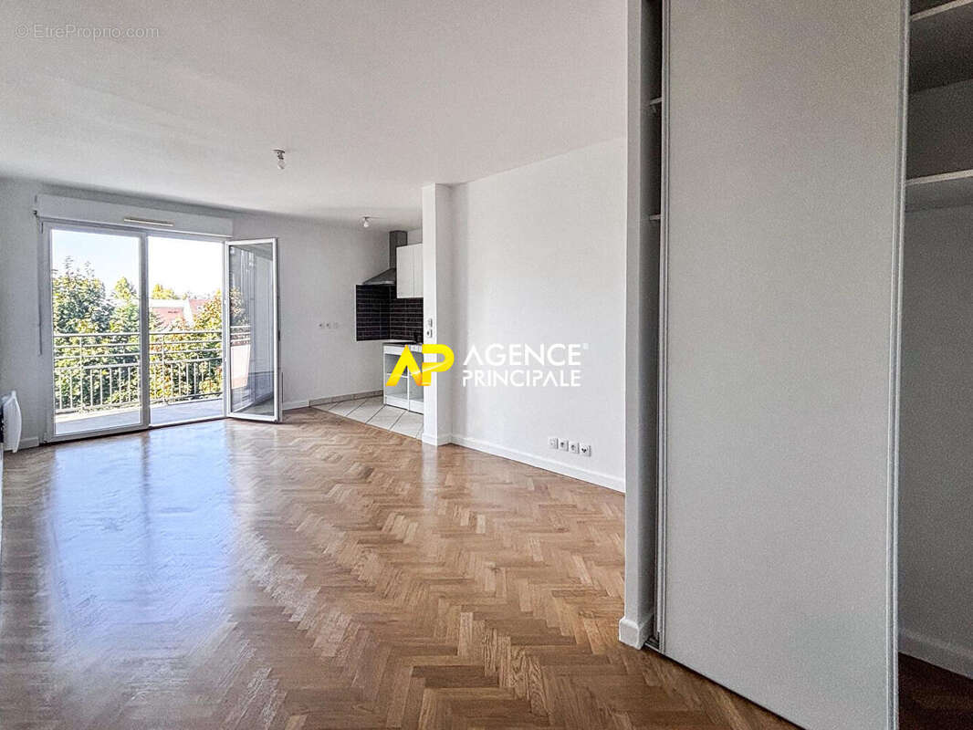Appartement à SARTROUVILLE
