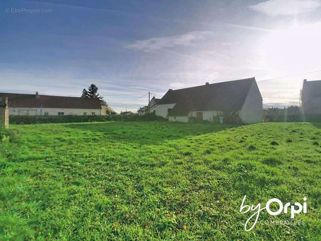 Maison à DURDAT-LAREQUILLE