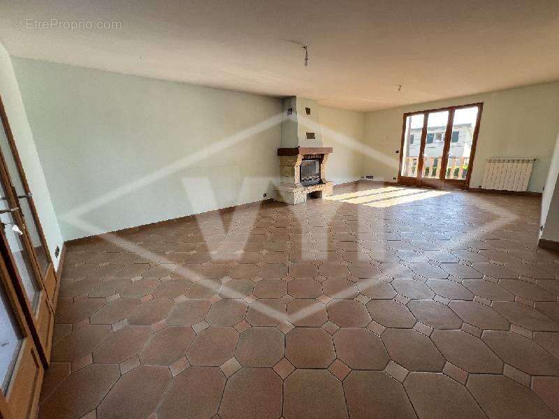 Maison 220 m² à Quincy-Sous-Senart  - photo 2