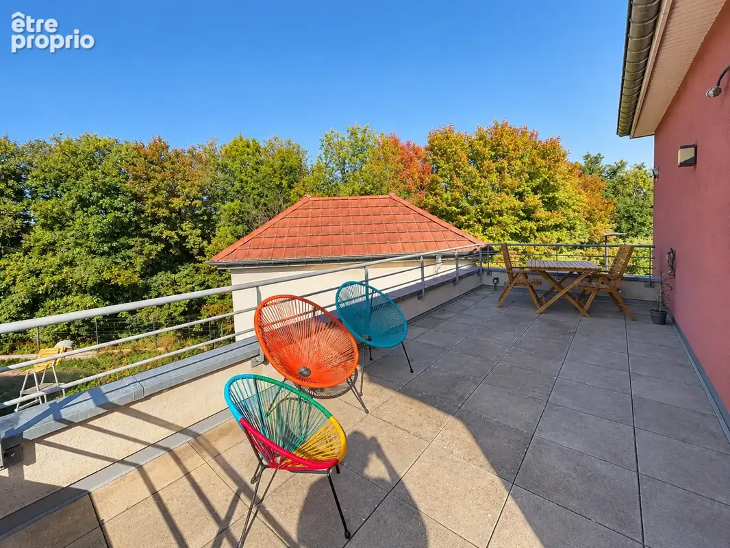 OFFEMONT - T5 en parfait état avec terrasse et garage. (REF VB3814) - photo 2