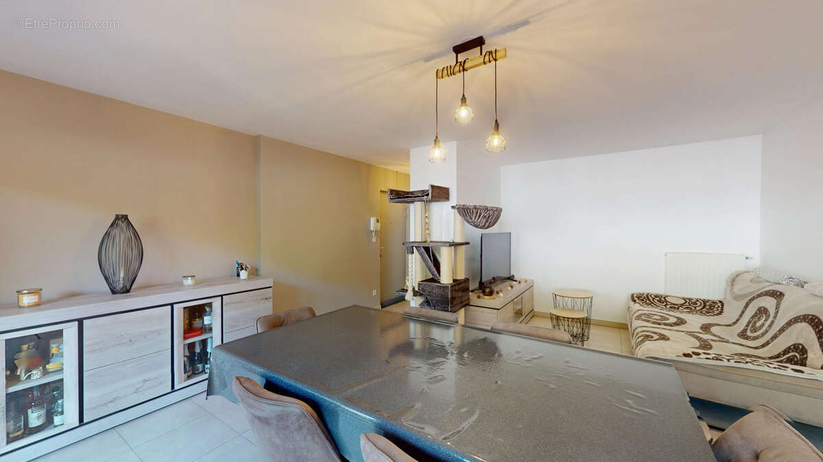 Appartement à ARS-SUR-MOSELLE