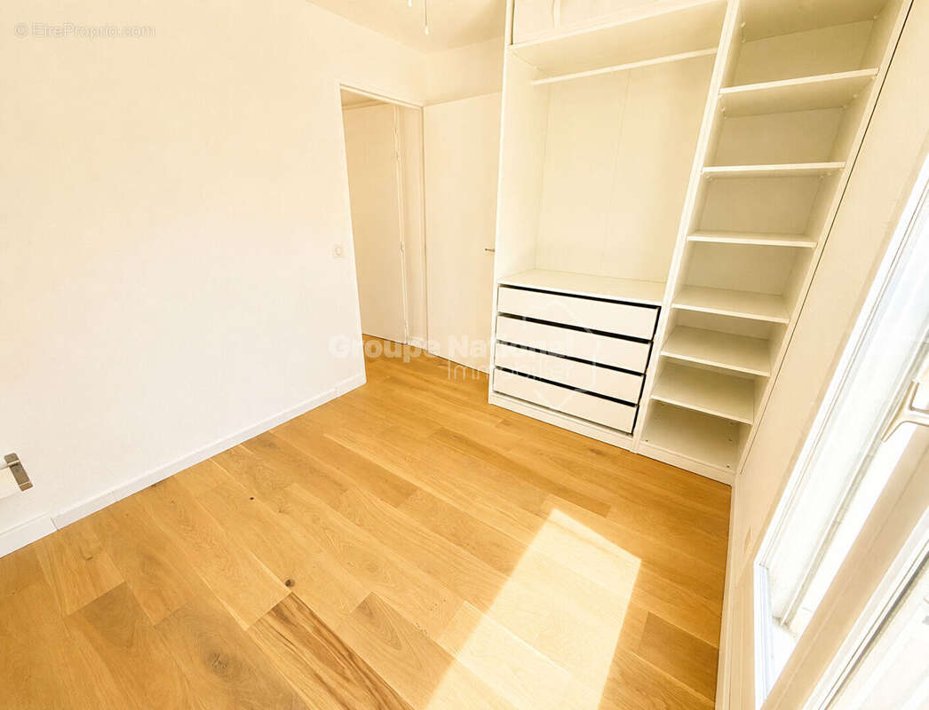Appartement P2 vue jardins et bateaux + place parking - photo 5