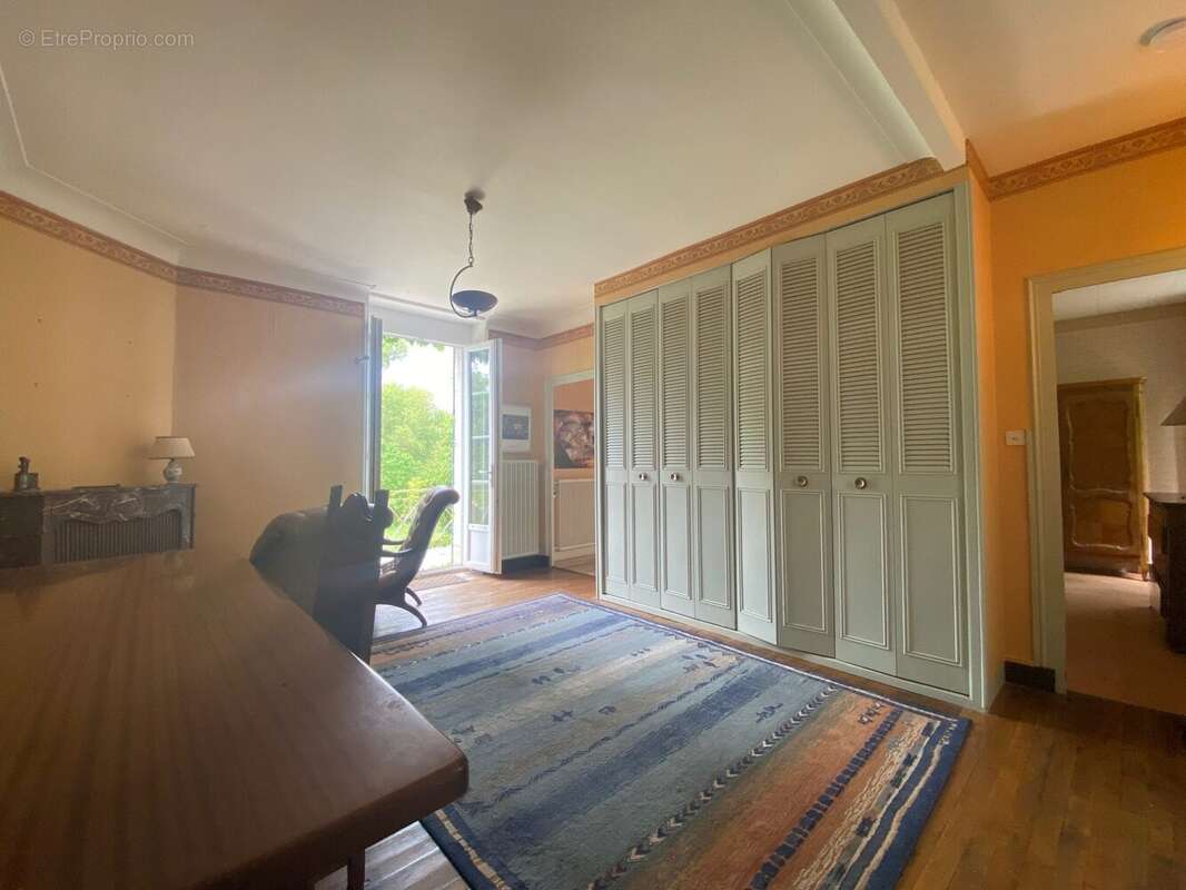 Maison à MONTREUIL-BONNIN