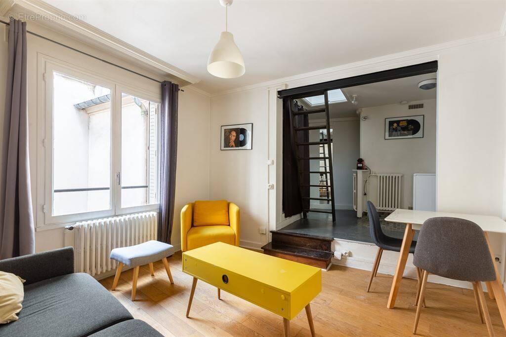 Appartement à PARIS-2E