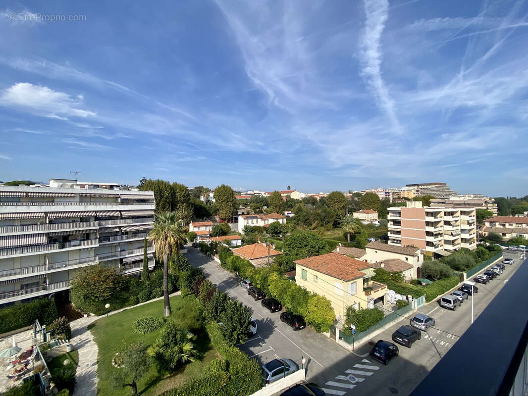 Appartement à SAINT-LAURENT-DU-VAR