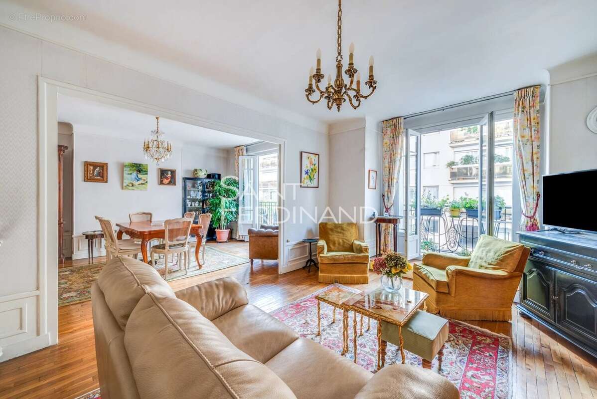 Appartement à NEUILLY-SUR-SEINE