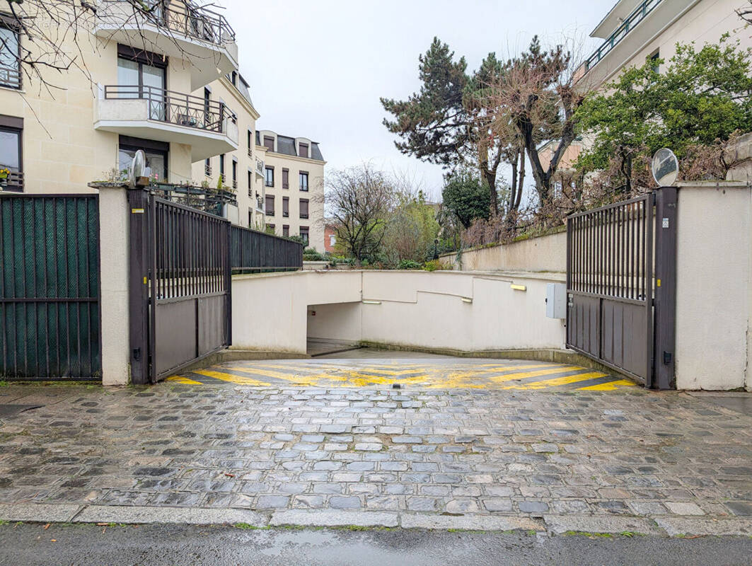 Parking à LA GARENNE-COLOMBES