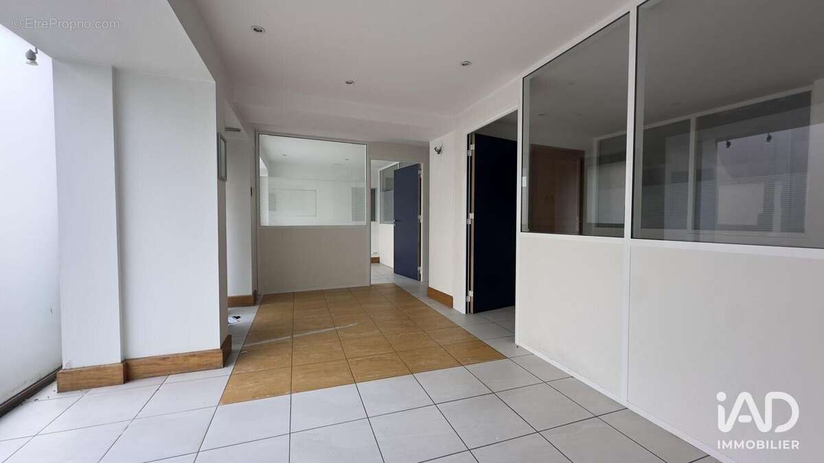 Photo 2 - Commerce à TRAPPES