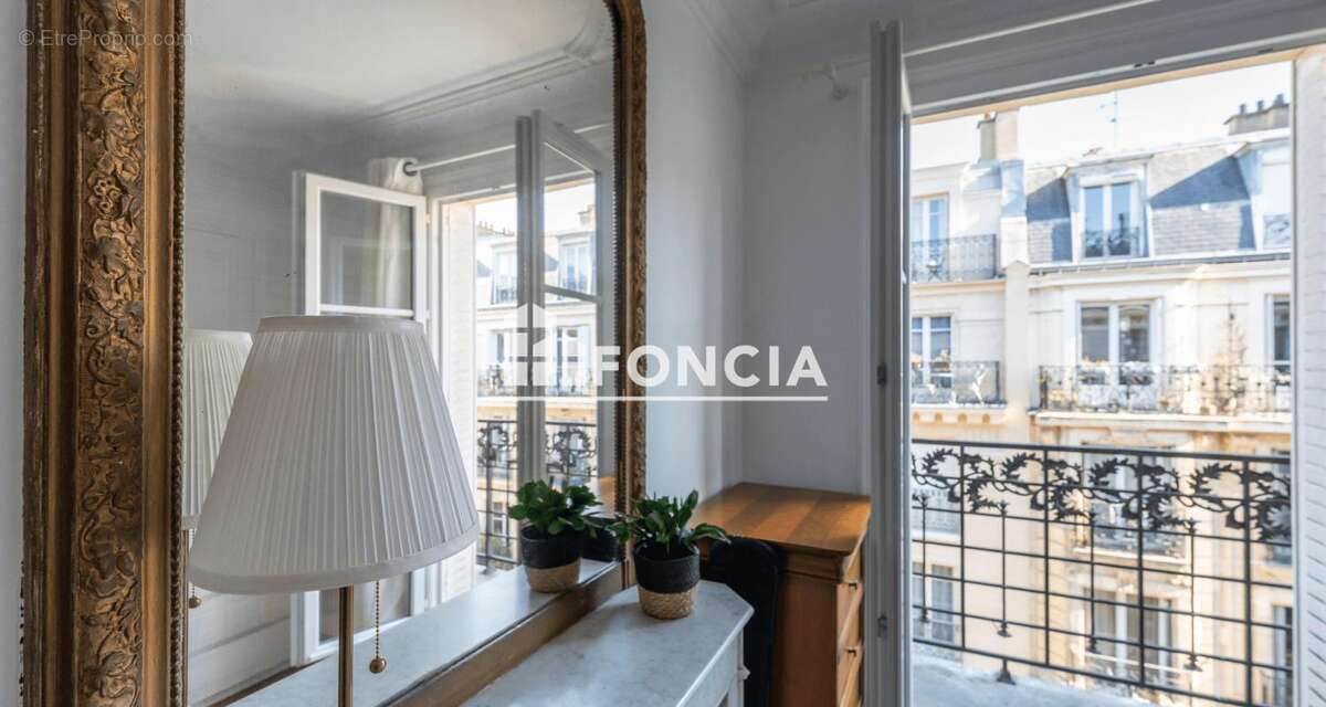 Appartement à PARIS-14E