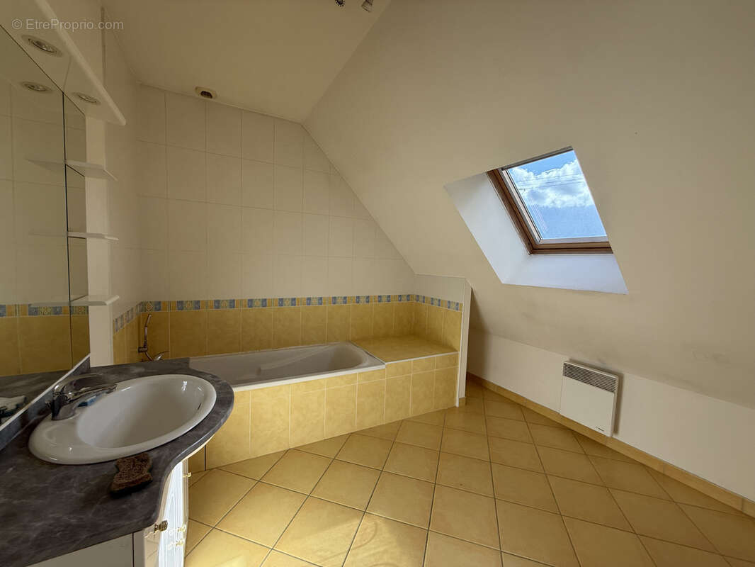 Maison à YVRE-L'EVEQUE