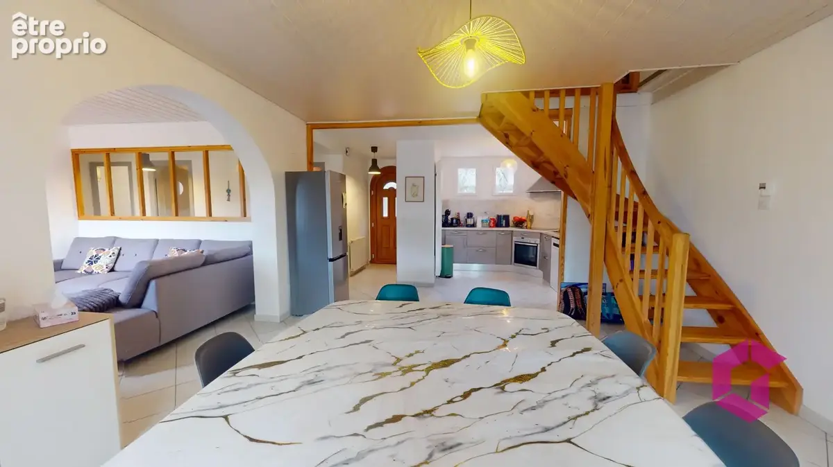 Brives-Charensac : maison 4 pièces rénovée, 3 chambres, véranda, vue dégagée sur la Loire - photo 4