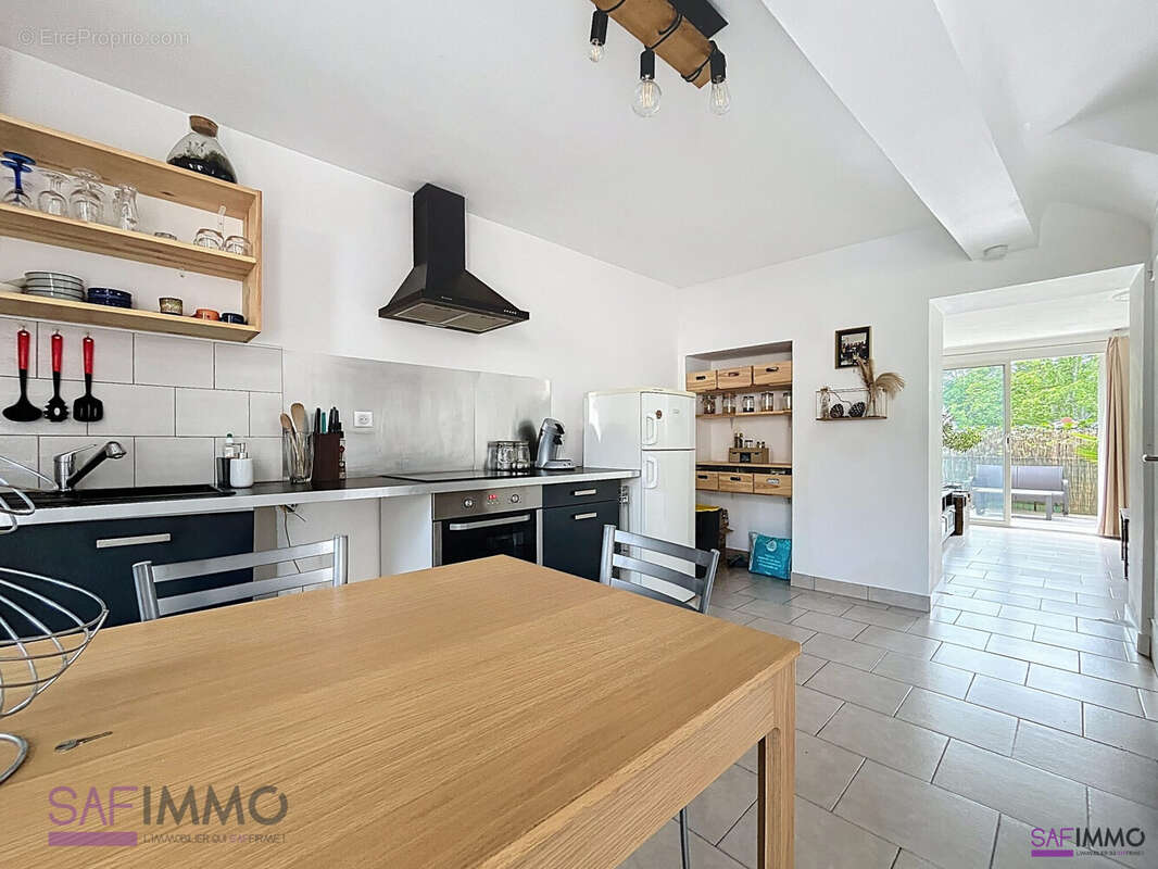 Appartement 62 m² à Saint-Genis-Laval  - photo 5