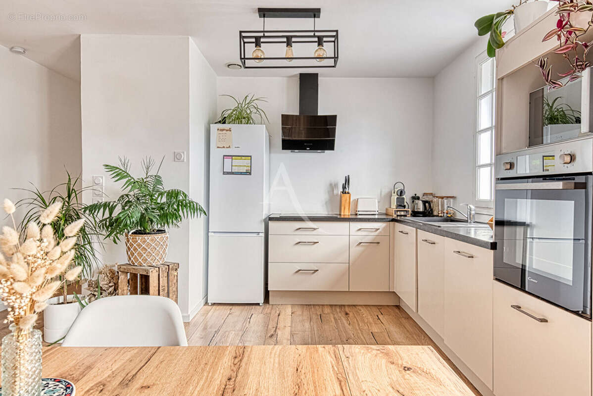 Maison à SAINT-CLEMENT-DE-LA-PLACE