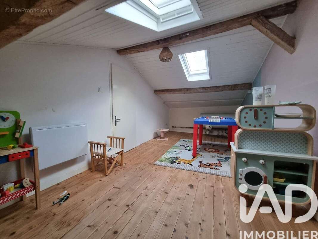 Maison 110 m² à Saint-Loup-Lamaire  - photo 7