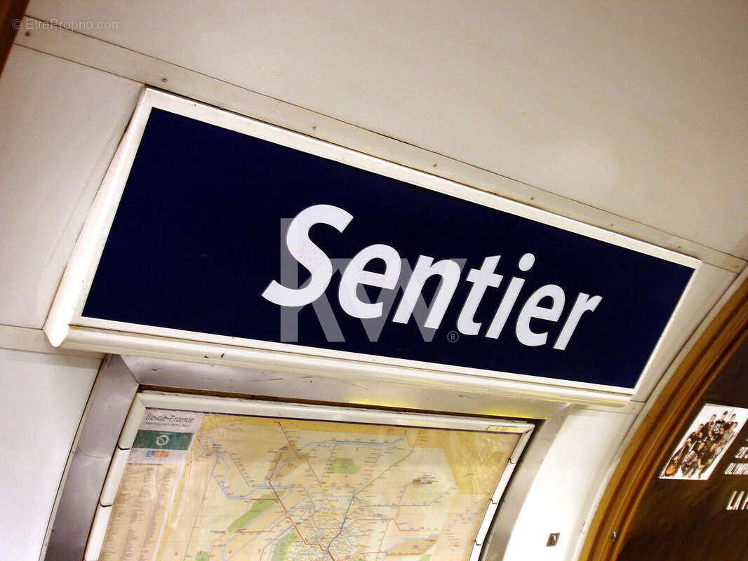 Autre à PARIS-2E