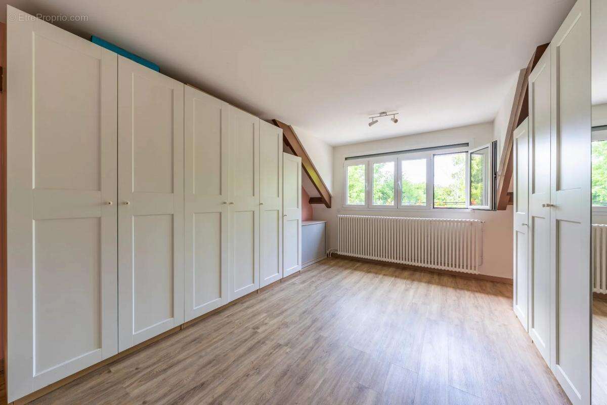 Maison à VARENNES-JARCY