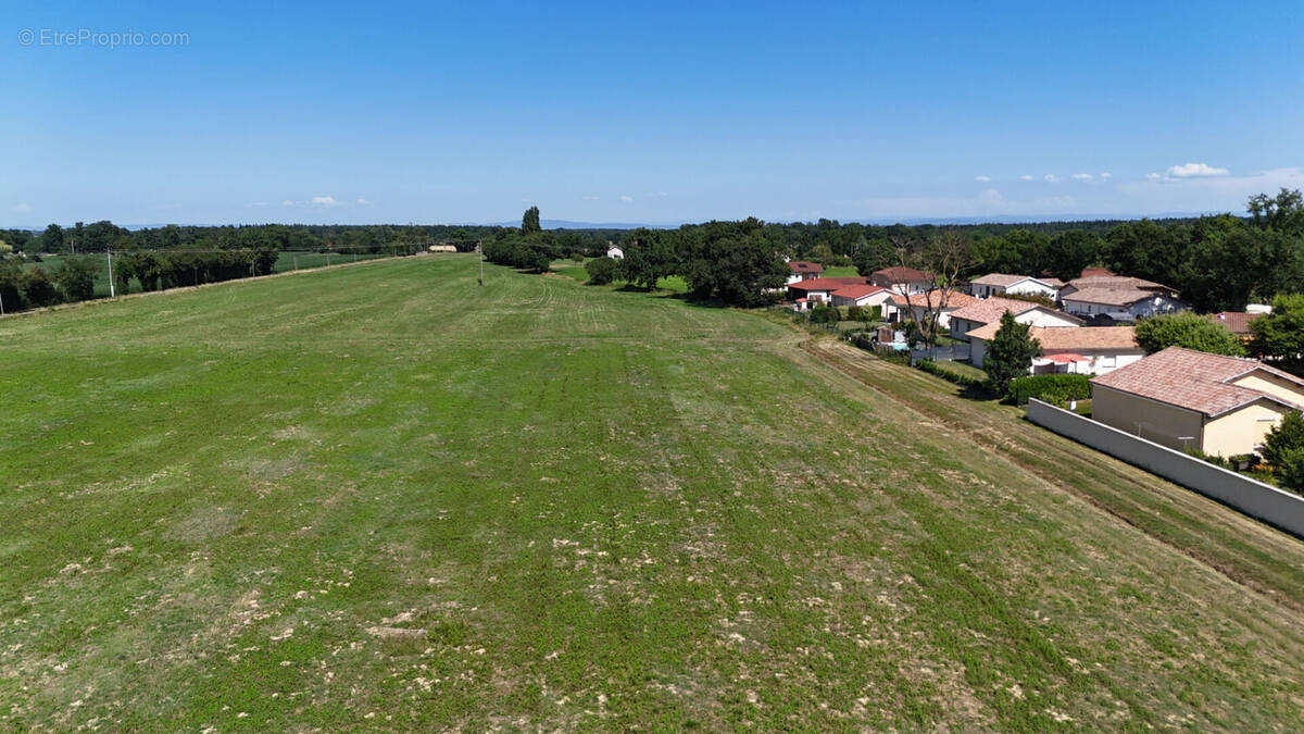 Terrain à PERREX