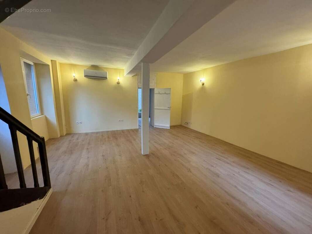 CREUSE -  Proche la SOUTERRAINE - Maison De Village De 86m2 Avec Petite Cour Intérieure - photo 3