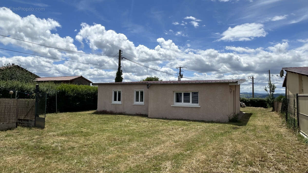 Maison à SERMENTIZON