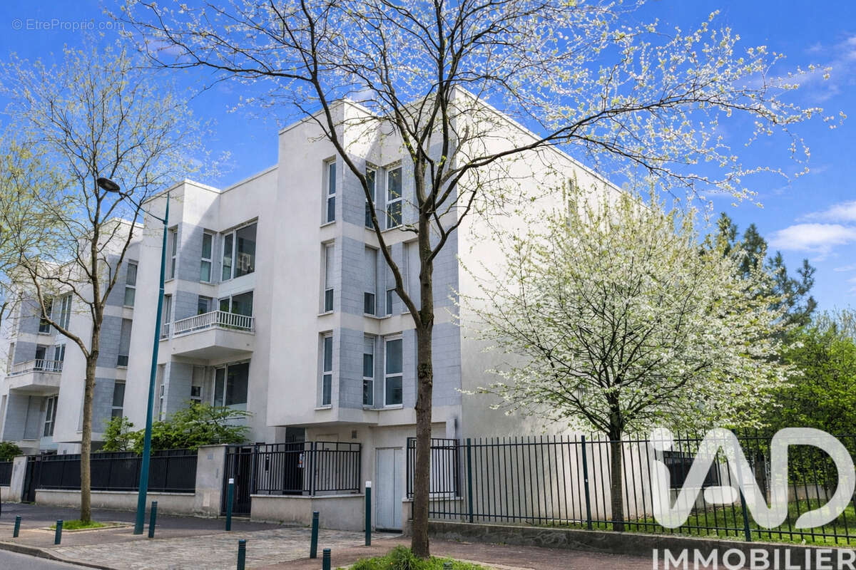 Photo 9 - Appartement à GENNEVILLIERS