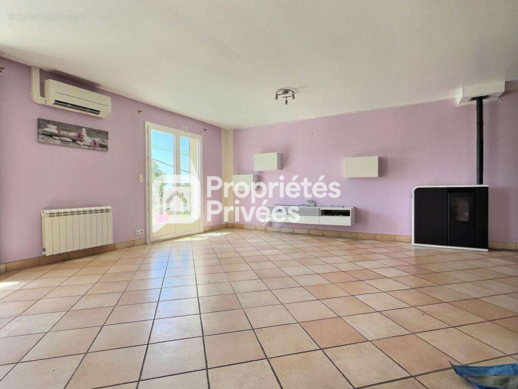 Maison T4/5 avec 3 ch., spacieux garage et abri pour camping-car au calme sur COMBERANCHE-ET-EPELUCHE (24600) - photo 2