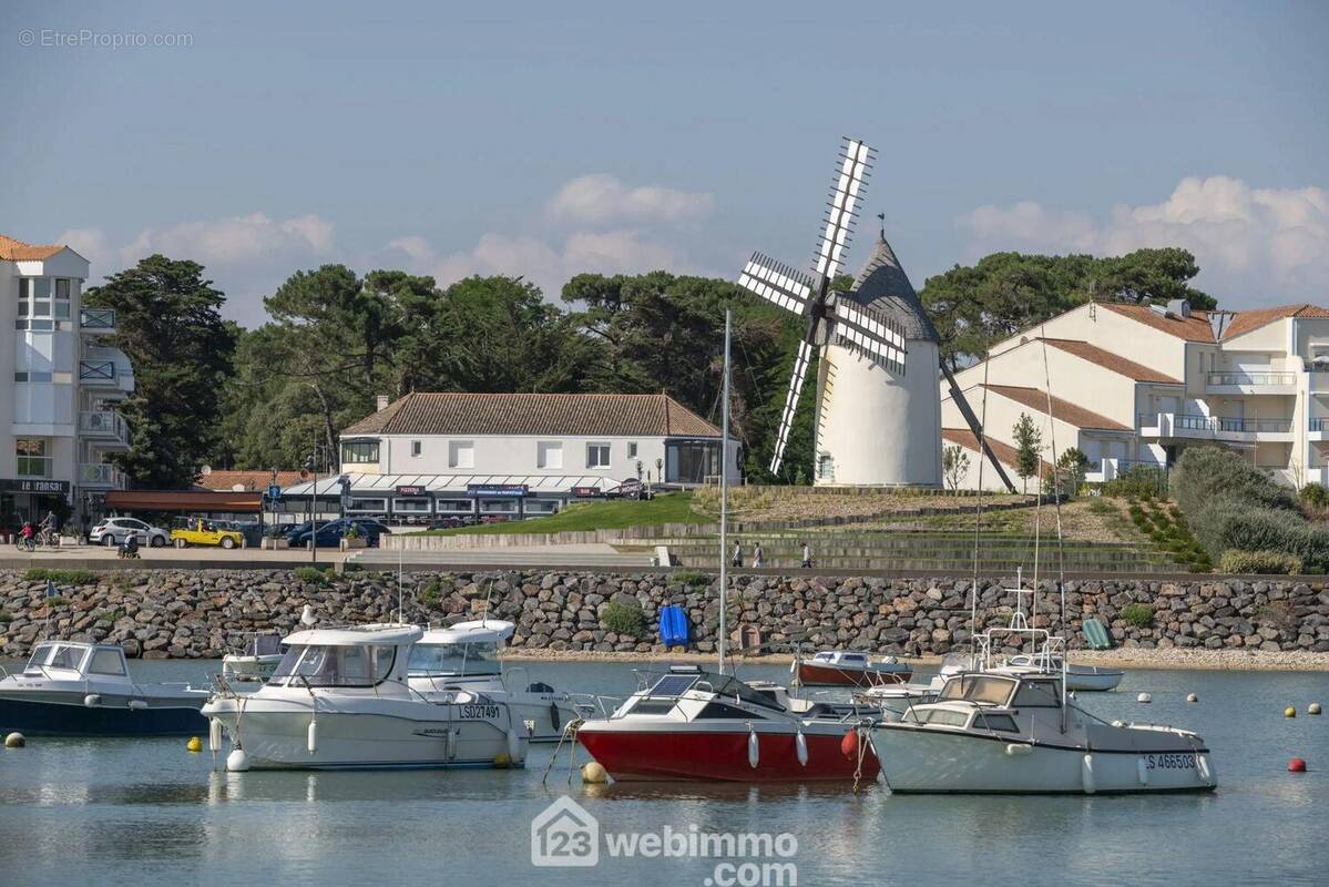 C'est l'endroit idéal pour profiter des restaurants, du port mais aussi des plages de Jard sur mer - Appartement à JARD-SUR-MER