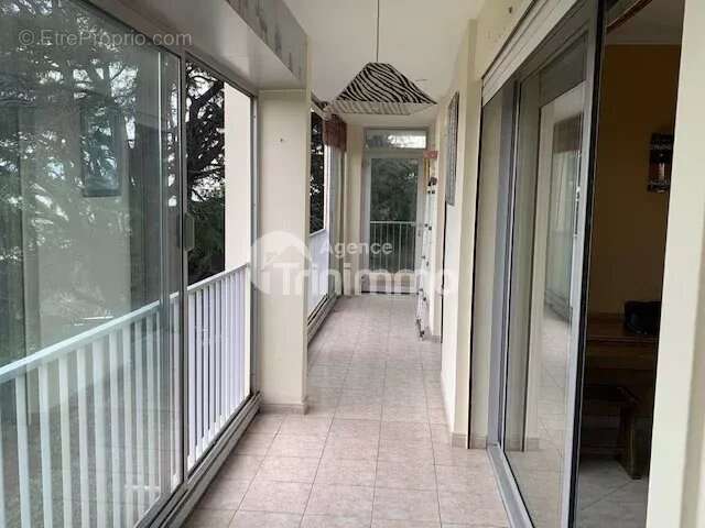 Appartement à SAINT-LAURENT-DU-VAR