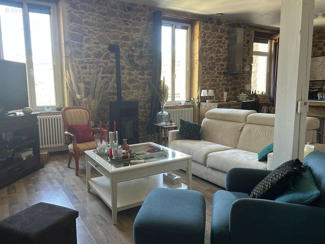 Maison 212 m² à Thizy  - photo 4