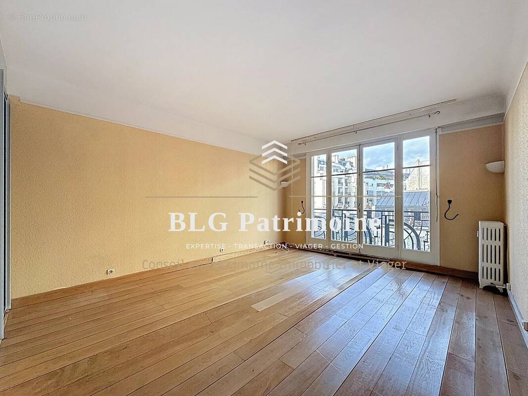 Appartement à PARIS-16E