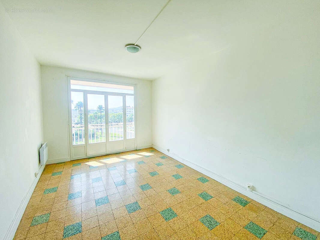 Toulon - Port : Appartement T2 avec balcon - photo 3