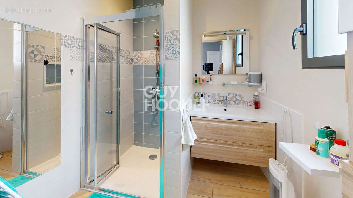 Maison de plain-pied - Ducey-les-Chéris - 6 pièces - 106 m² - photo 6