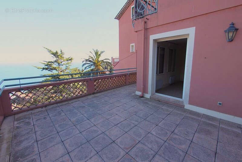 Appartement à LA TURBIE